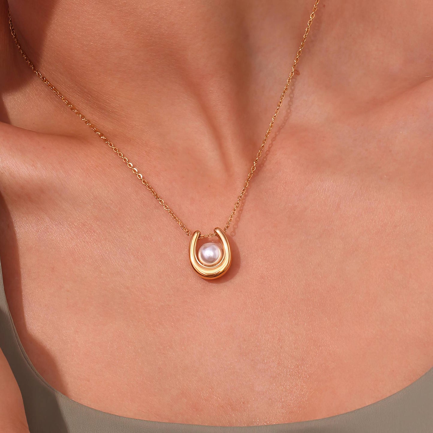 18K Gold-Plated Stainless Steel U-Shaped Pearl Necklace